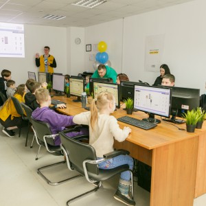 Новый класс в развлекательном центре города Томска! Скоро открытие! - КИБЕРшкола программирования для детей, компьютерные курсы для школьников, начинающих и подростков - KIBERone г. Арсеньев